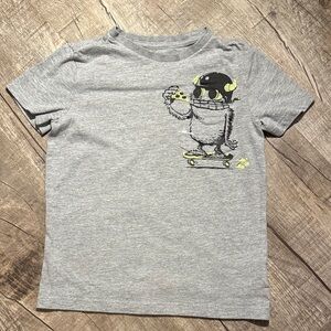 5/$15 Gray Short Sleeve Kids Tee with Skateboard Monster Graphic size S 6/7